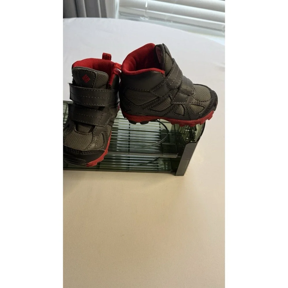 Peakfreak Kids Water Proof Cxcrsn Boots In A Size 4 Toddler Gray Red Accents EUC